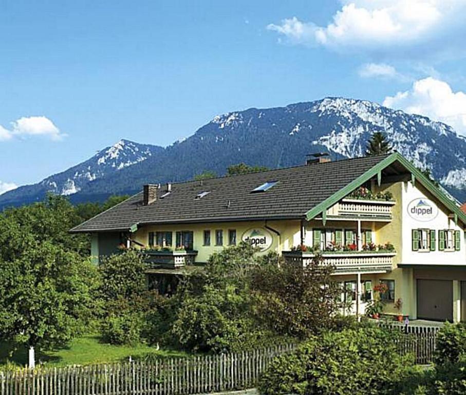 Apartamento Haus Dippel Am Kurpark Inklusive Chiemgaukarte Ruhpolding Exterior foto